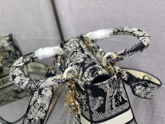 Handbag Dior size 24 cm