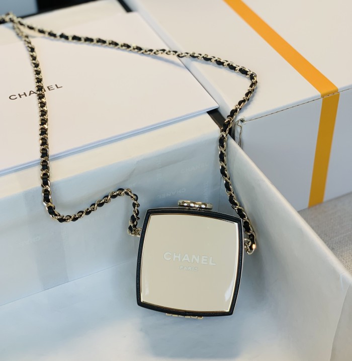 Handbag Chanel size 8*8*4 Cm