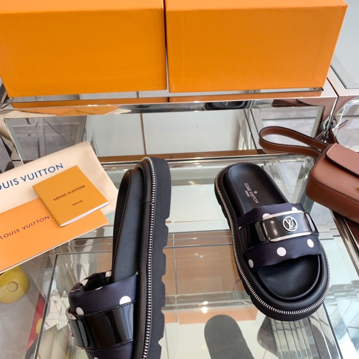 Louis Vuitton POOL PILLOW FLAT COMFORT MULES 4