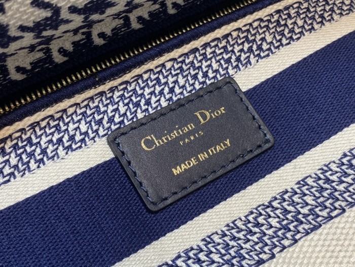 Handbag Dior size 24 cm