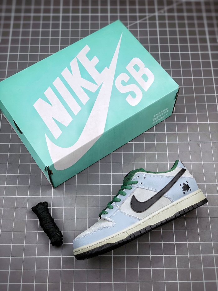 Nike Dunk SB Low Maple Leaf Central Park