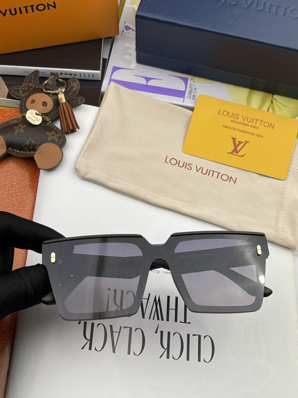Sunglasses Louis Vuitton L1211