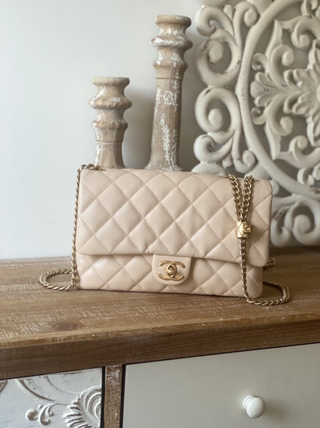 Handbag Chanel AS3609 size 16x25x10 cm