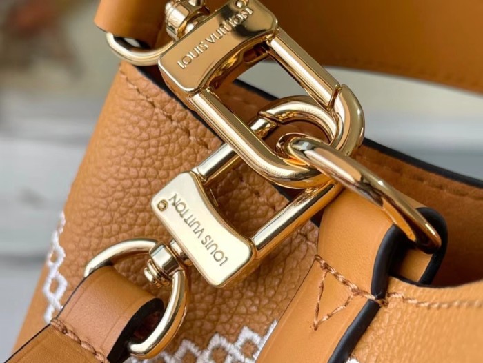 Handbag Louis Vuitton M46023 M46029 size 20 x 20 x 13cm