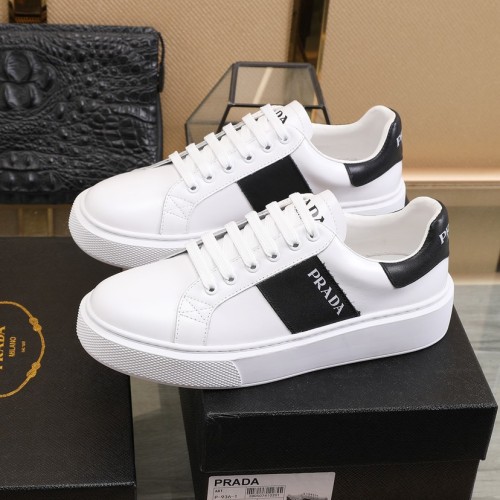 Prada Low Top sneaker 36