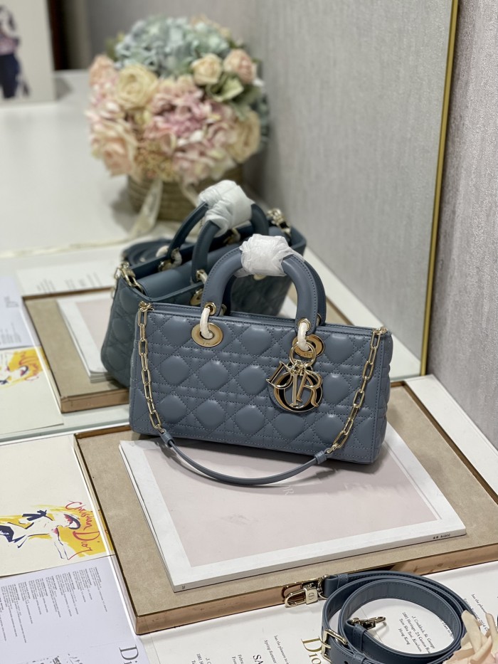 Handbag Dior 0540 size 26*6*14 cm