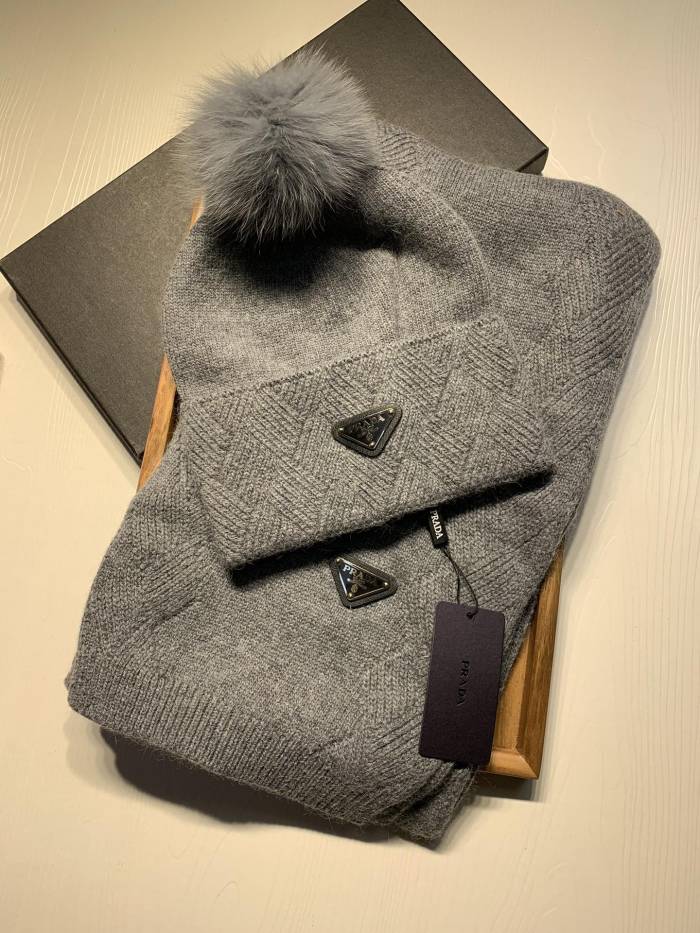 Hat & Scarf Prada 2