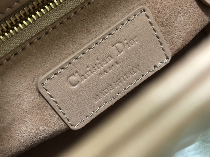 Handbag Dior M0505 size 17 x 15 x 7 cm