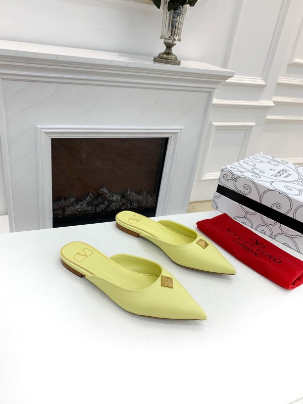 Valentino Garavani Flat sandals Women 16