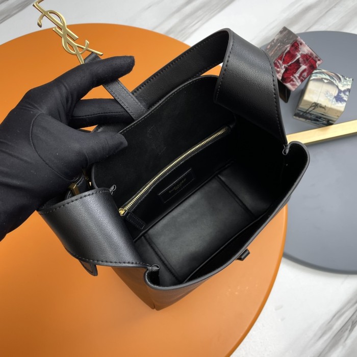 Handbags SAINT LAURENT 713938 size 23×22×8.5 cm