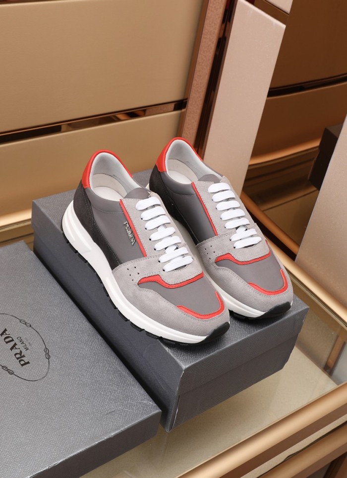 Prada Low Top sneaker 26