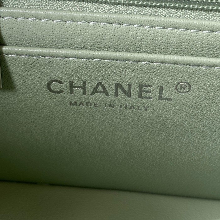 Handbag Chanel size 20 cm