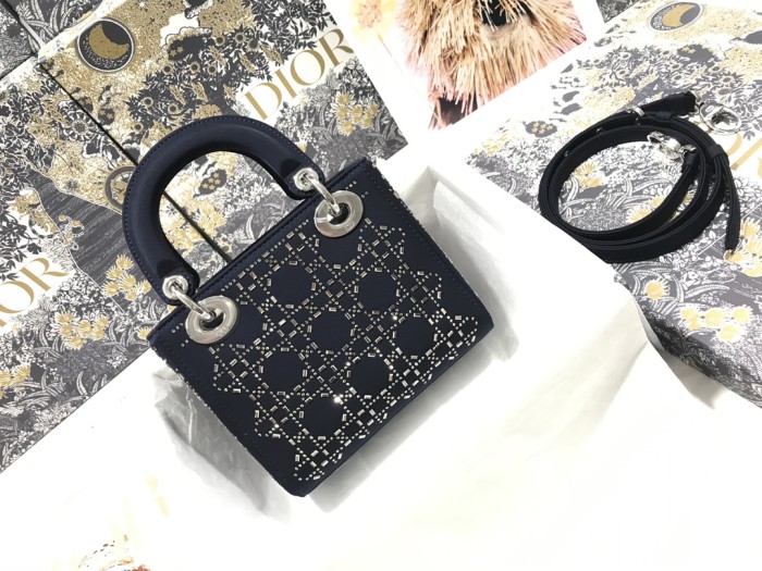 Handbag Dior M0505 size 17×15×7 cm