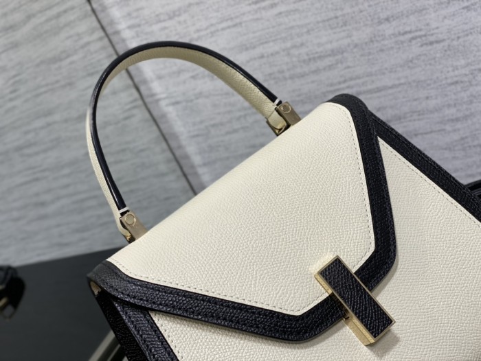 Handbag VALEXTRA size 𝟐𝟐*𝟏𝟔'𝟓*𝟏𝟐 𝐂𝐦