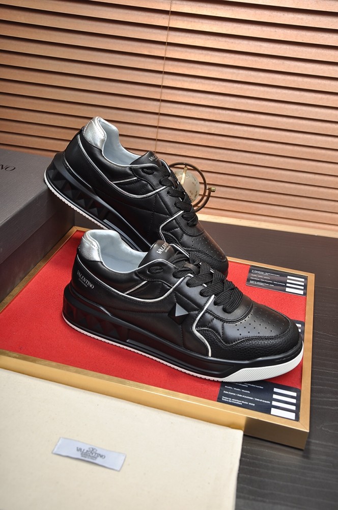 Valentino Garavani One Stud Low-top sneakers 6