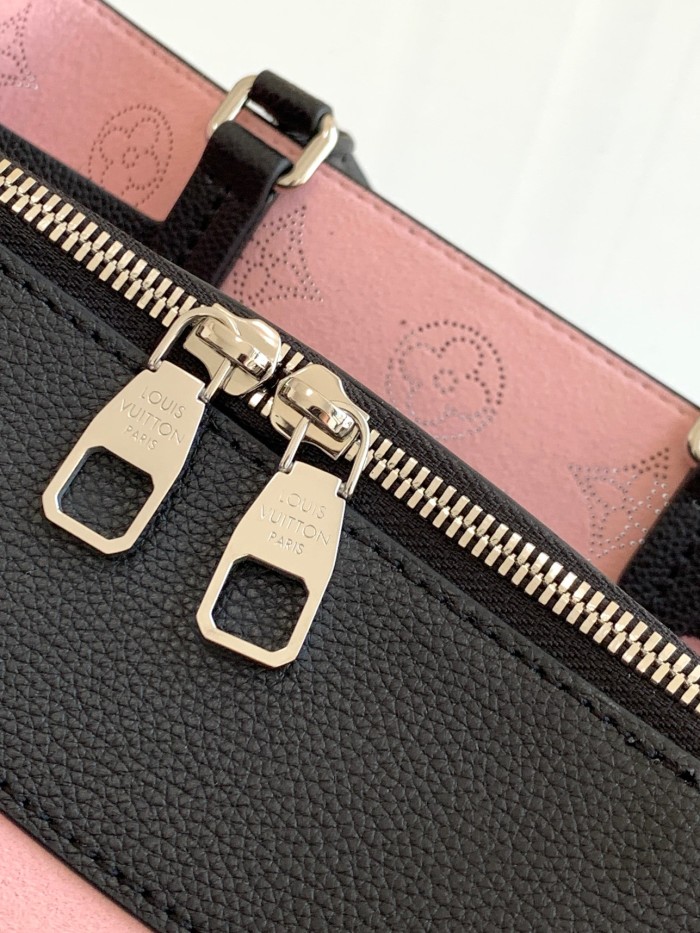 Handbag Louis Vuitton M21107 size32x23x13cm