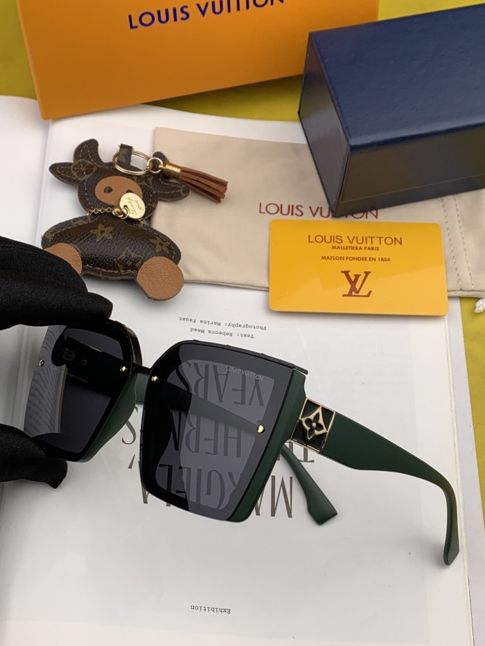 Sunglasses Louis Vuitton L822