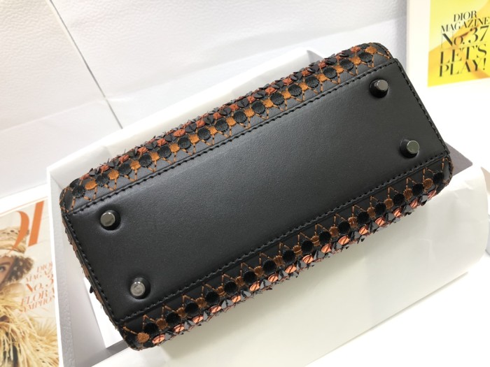 Handbag Dior M0505 size 17 x 15 x 7 cm