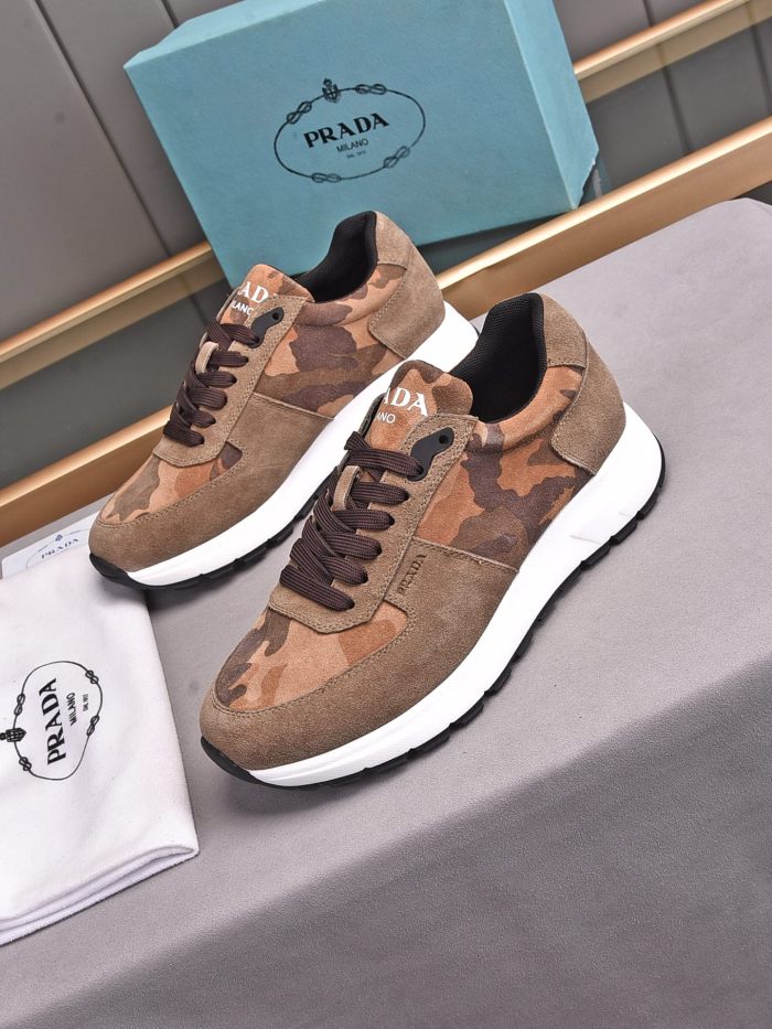 Prada Low Top sneaker 32