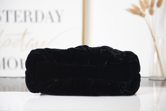 Handbag Chanel AS2137 size 16 27.5 14 cm