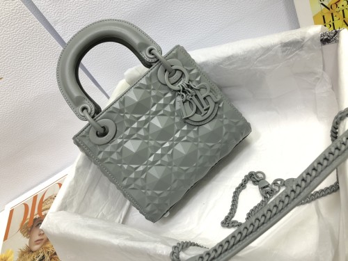 Handbag Dior M0505 size 17 x 15 x 7 cm