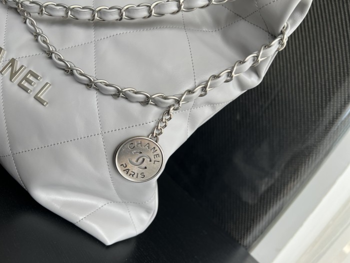 Handbag Chanel size 35cmx37cmx7 cm