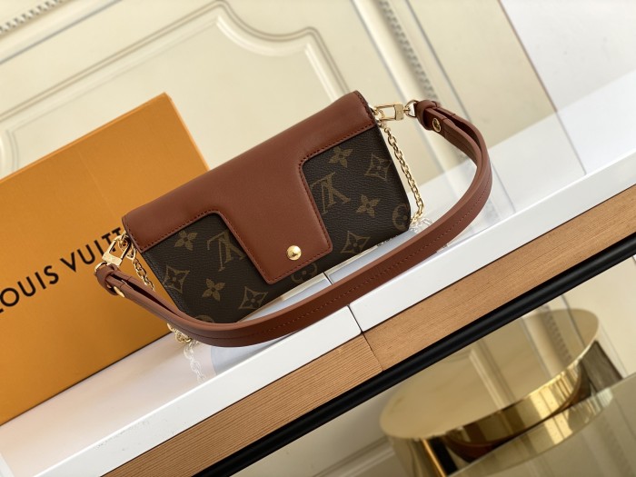 Handbag Louis Vuitton M80763 size 19x11×3 cm