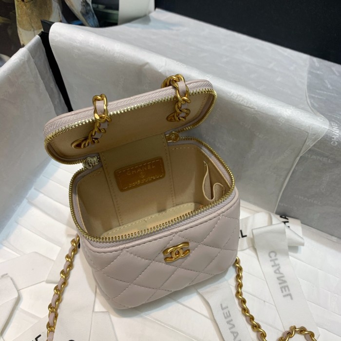 Handbag Chanel 81136 size 10.5 8.5 7 cm