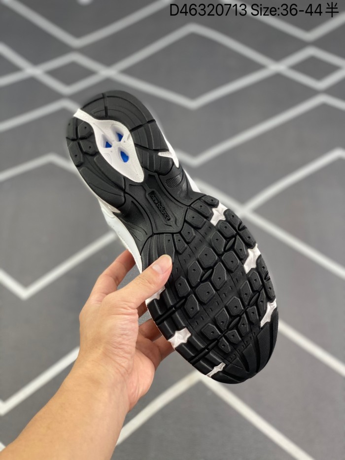 New Balance 530 White Black Details