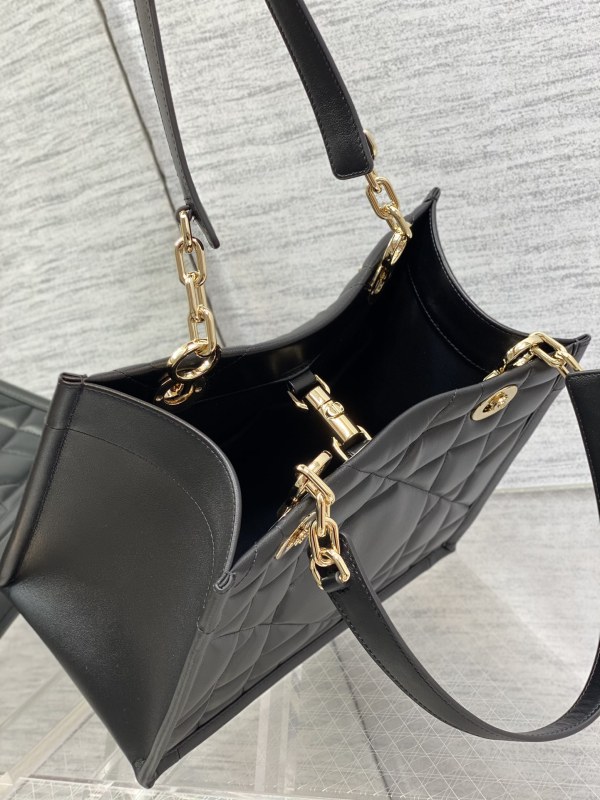 Handbag Dior size 26.5*28*17 cm