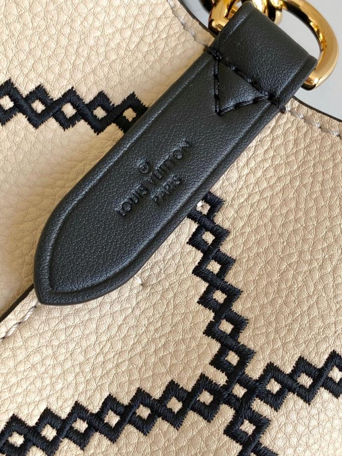 Handbag Louis Vuitton 44022 size 20 x 20 x 13 cm