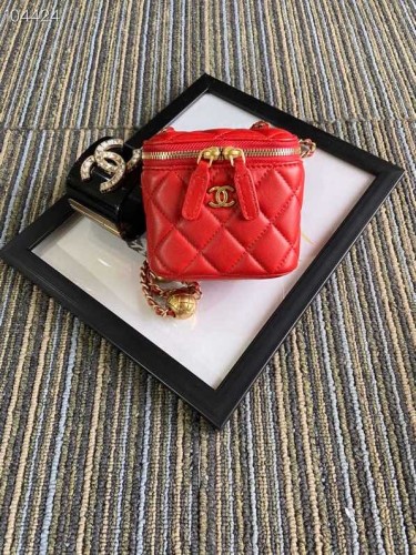 Handbag Chanel P1447 size 8.5x11x7 cm