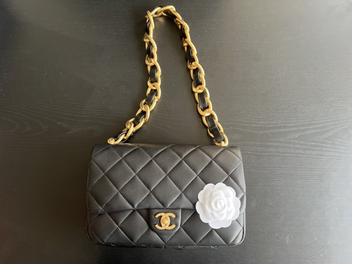 Handbag Chanel 3215 size 27 cm