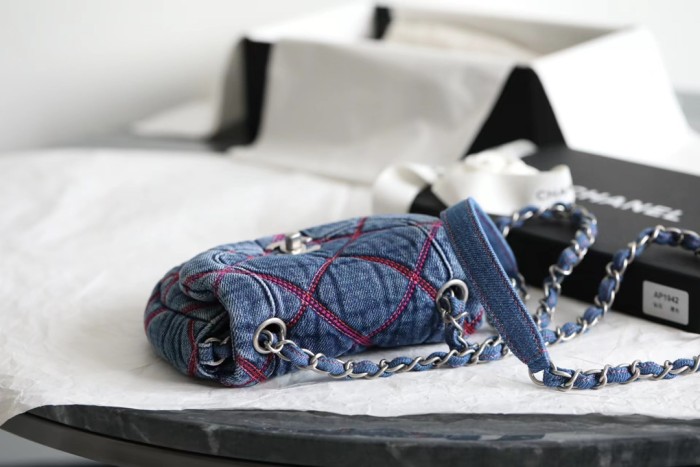 Handbag Chanel size 22 cm