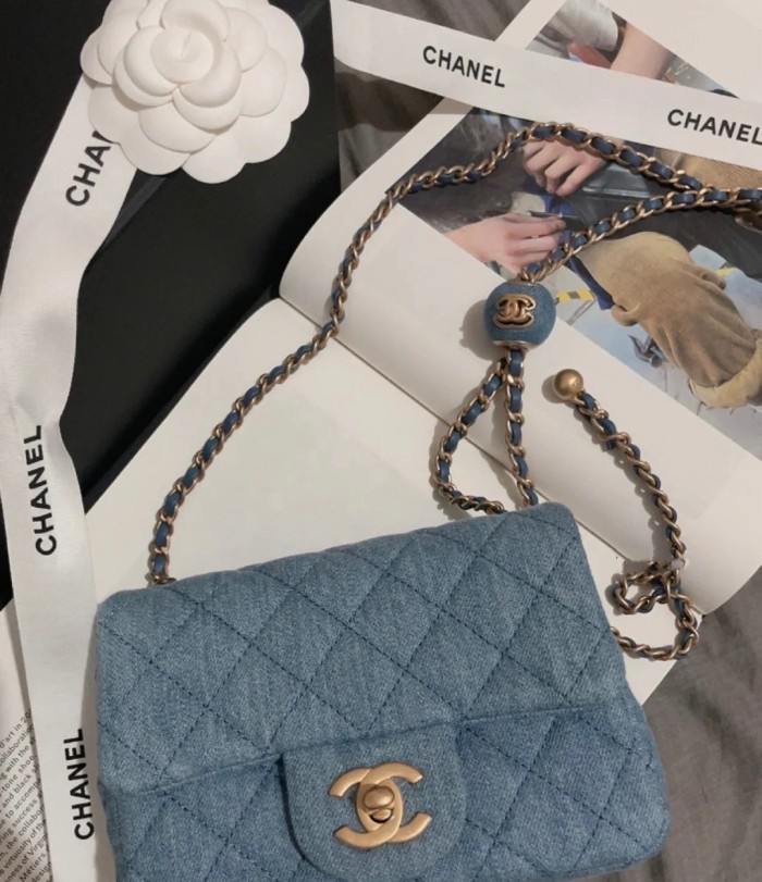 Handbag Chanel size 20 cm