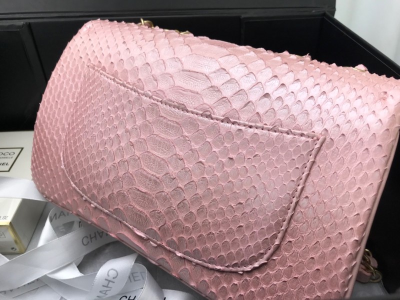 Handbag Chanel size 24.5cm*15.5cm*8.5 cm.