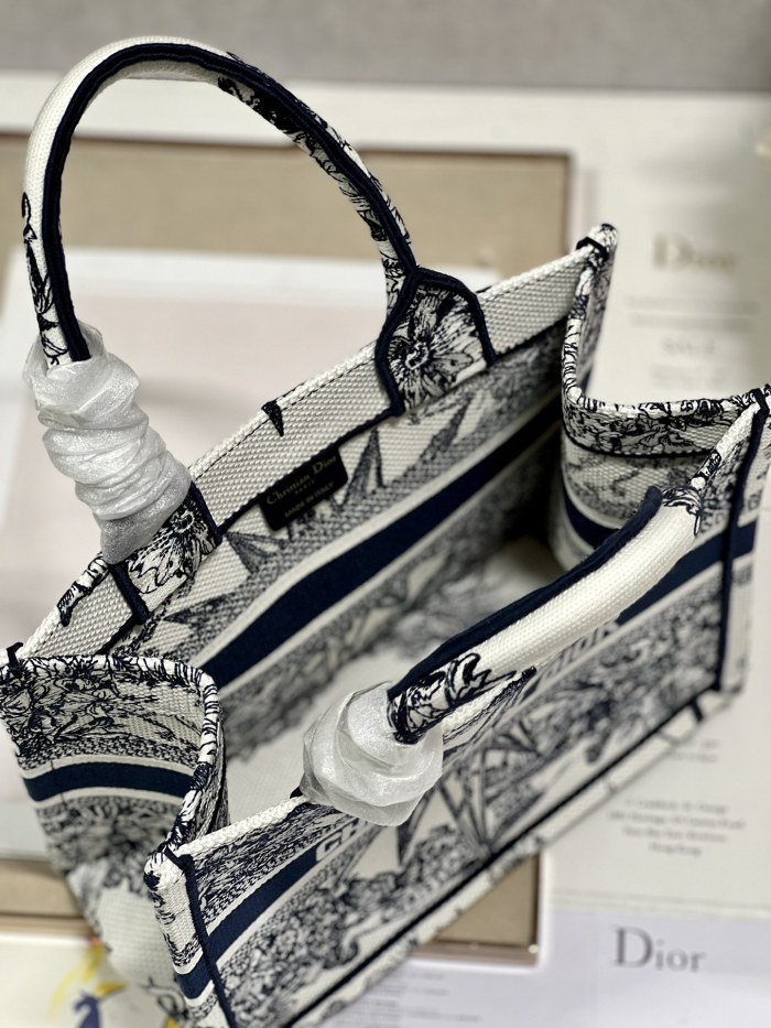 Handbag Dior 1265 size 26.5×21×14 cm