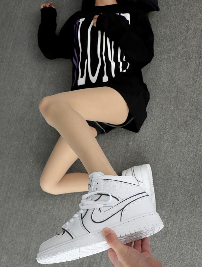 Jordan 1 Mid Iridescent Reflective White (W)