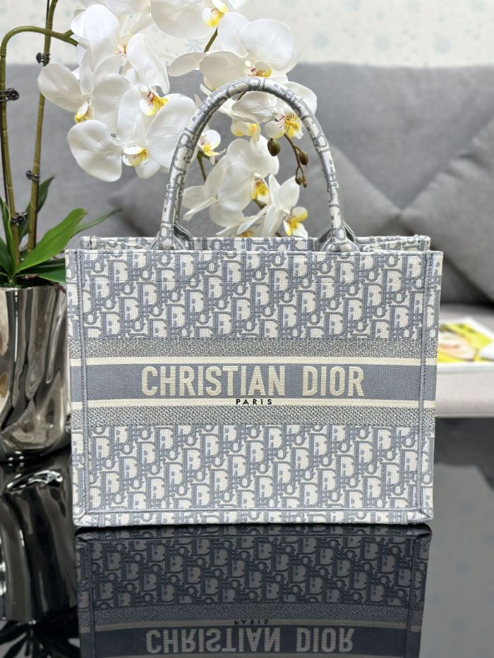 Handbag Dior M1286 size 36 x 27.5 x 16.5 cm