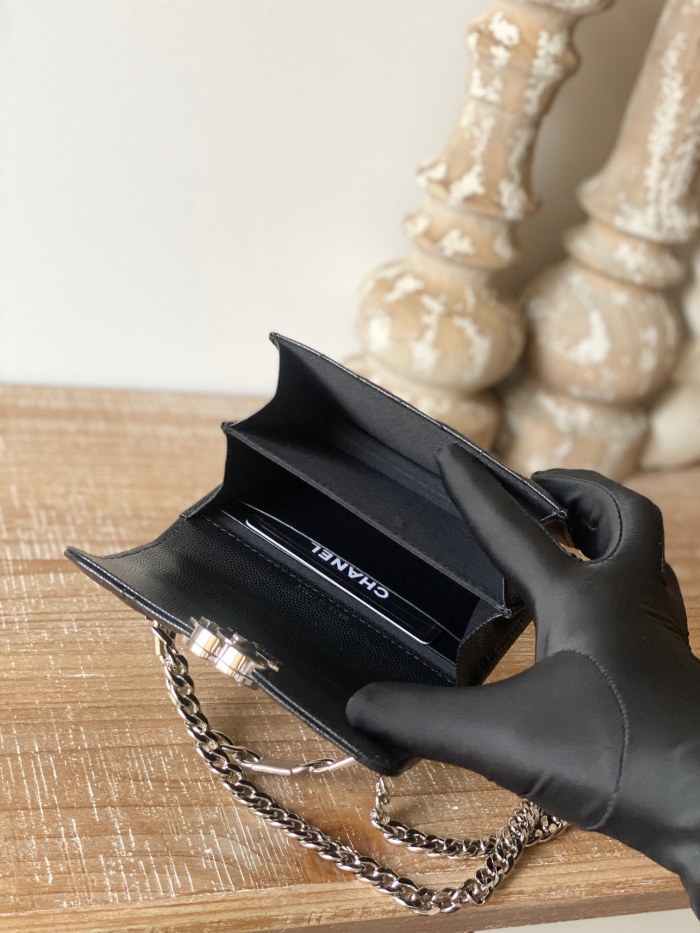 Handbag Chanel 81197 size 9.5×13×6 cm