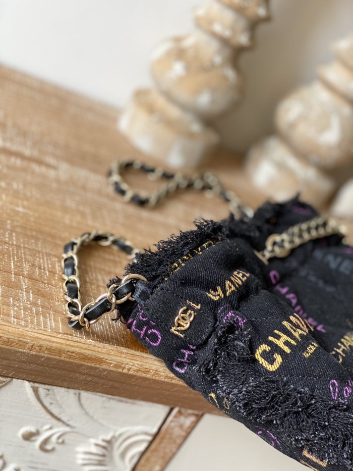 Handbag Chanel 2603 size 11x15x10 cm