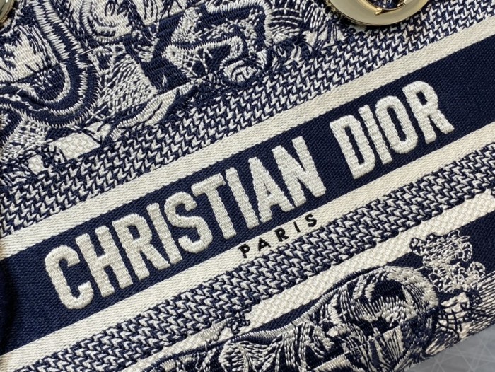 Handbag Dior size 24 cm