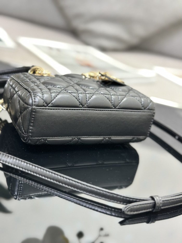 Handbag Dior S0910 size 16 x 9 x 5 cm