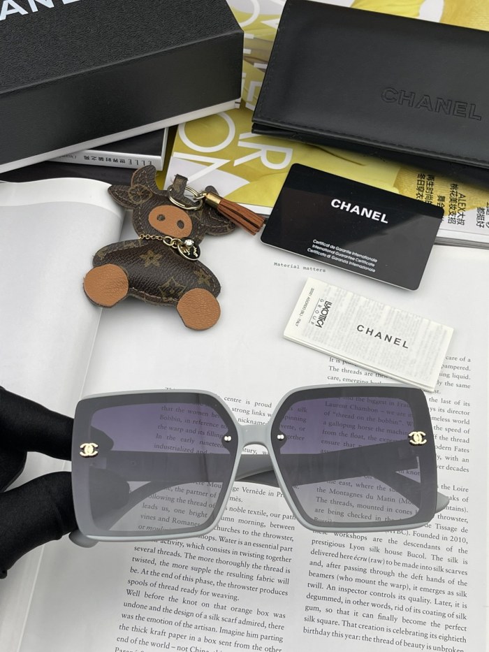 Sunglasses Chanel CH1825