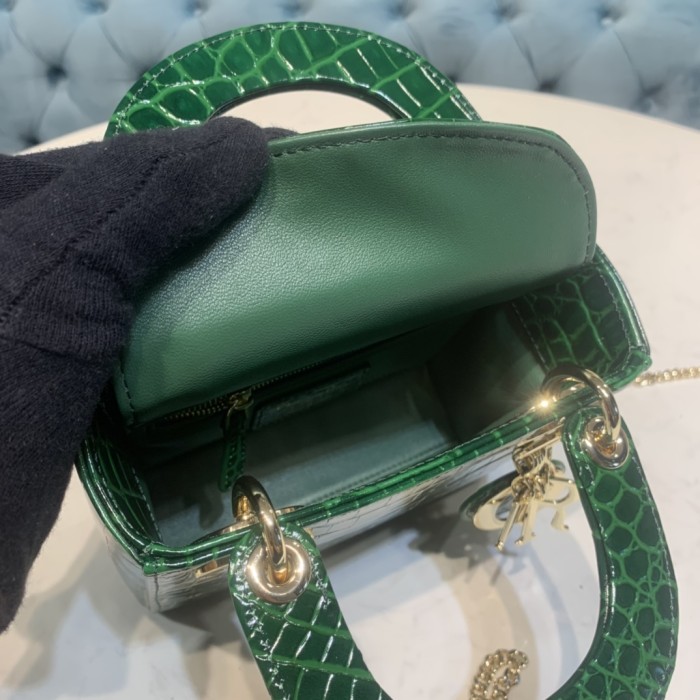 Handbag Dior size 17 x 7.5x 14 cm