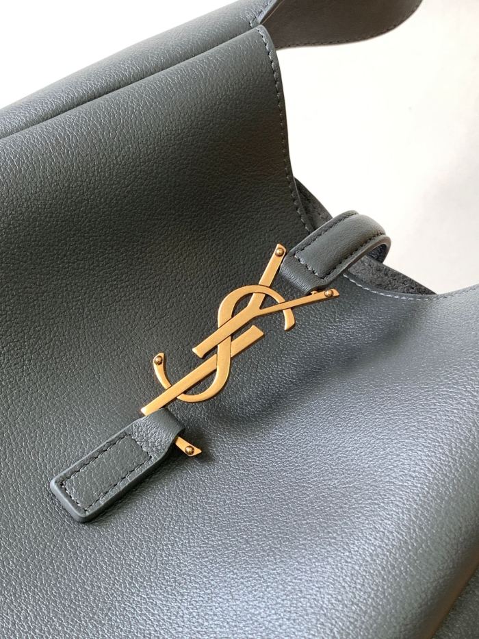 Handbags SAINT LAURENT 713938 size 22x22x10 cm