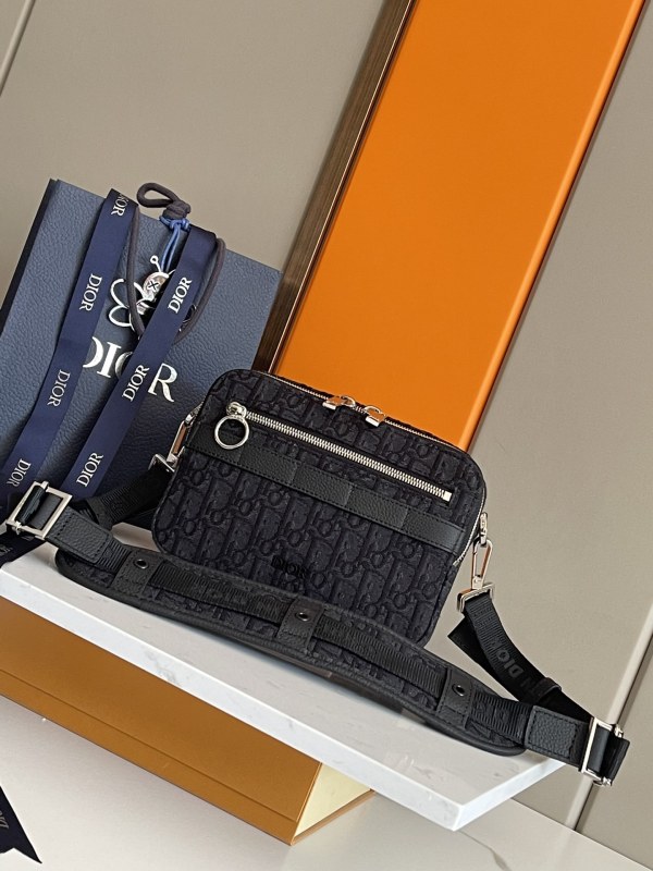 Handbag Dior size 22x15x5 cm