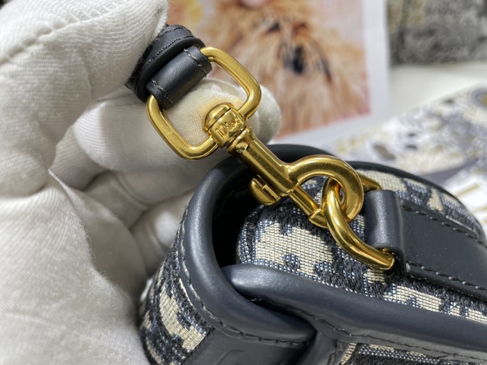 Handbag Dior M9327 size 22 x 13 x 5 cm