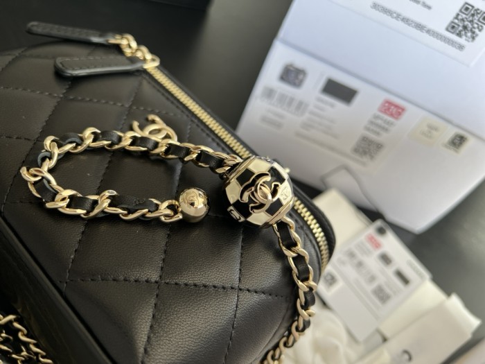 Handbag Chanel AP2303 size 17cmx9.5cmx8 cm