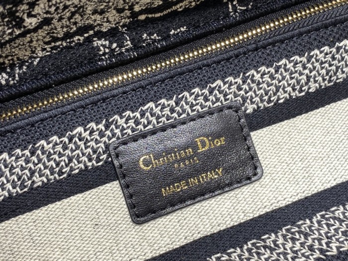 Handbag Dior size 24 cm